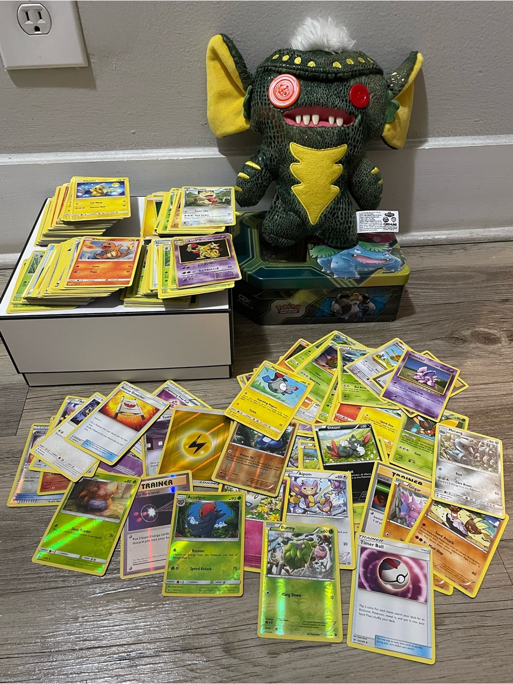 POKEMON OVER 250 CARDS BOX AND MORE BUNDLE NEW COLLECTORS CARDS